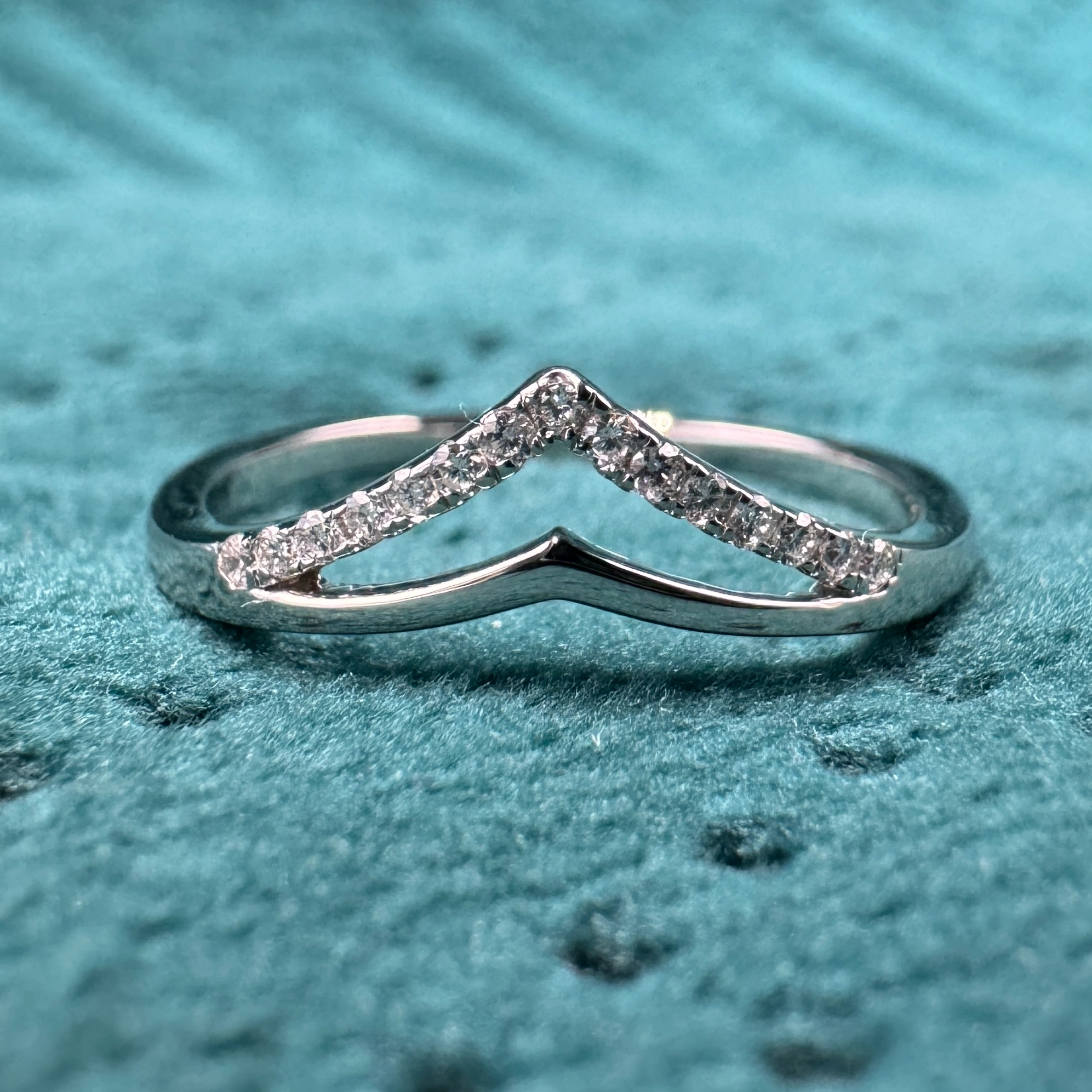 Exquisite 0.08 CT Round Brilliant Lab Grown/Natural Diamond Ring in 9k Gold for Women