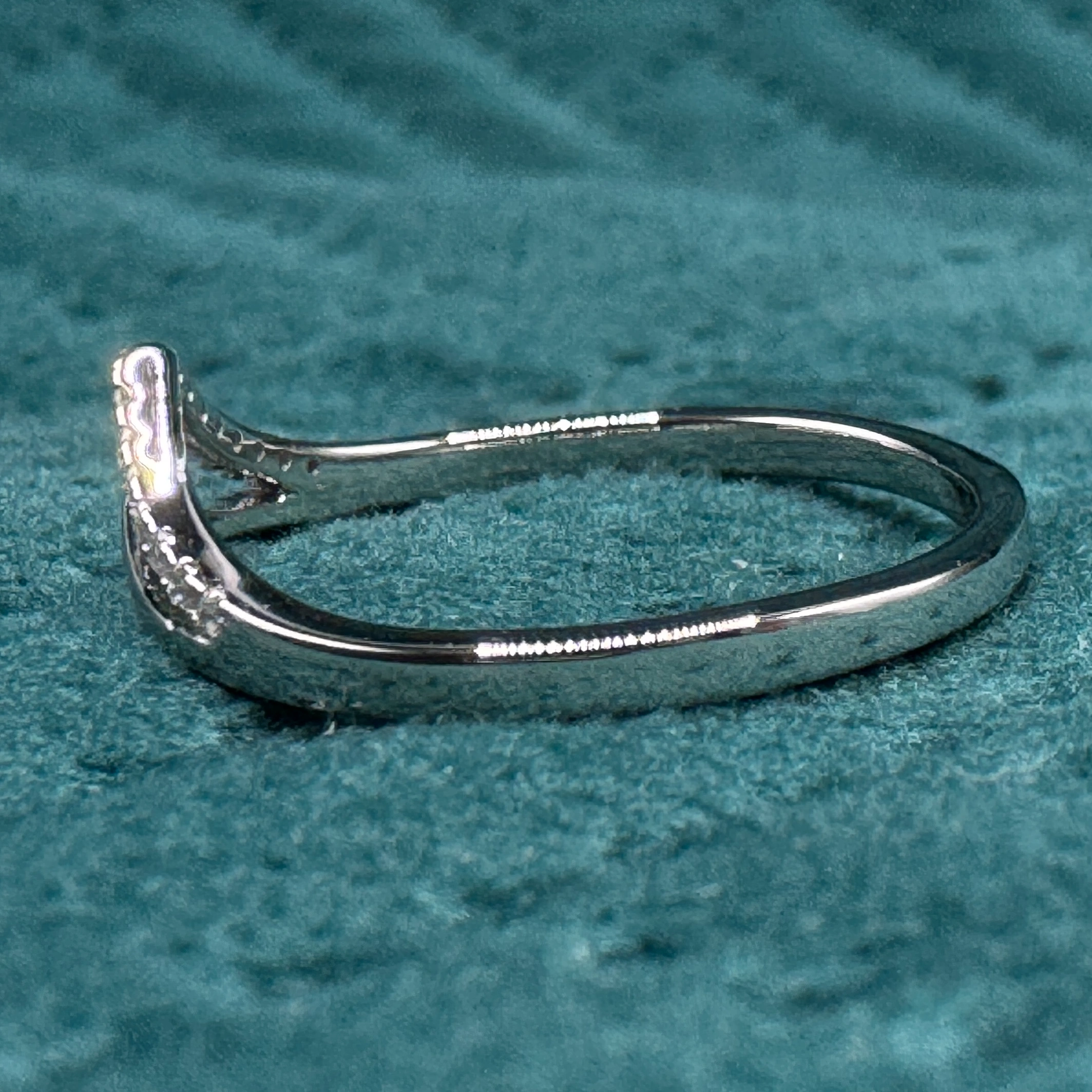 Exquisite 0.08 CT Round Brilliant Lab Grown/Natural Diamond Ring in 9k Gold for Women view 3