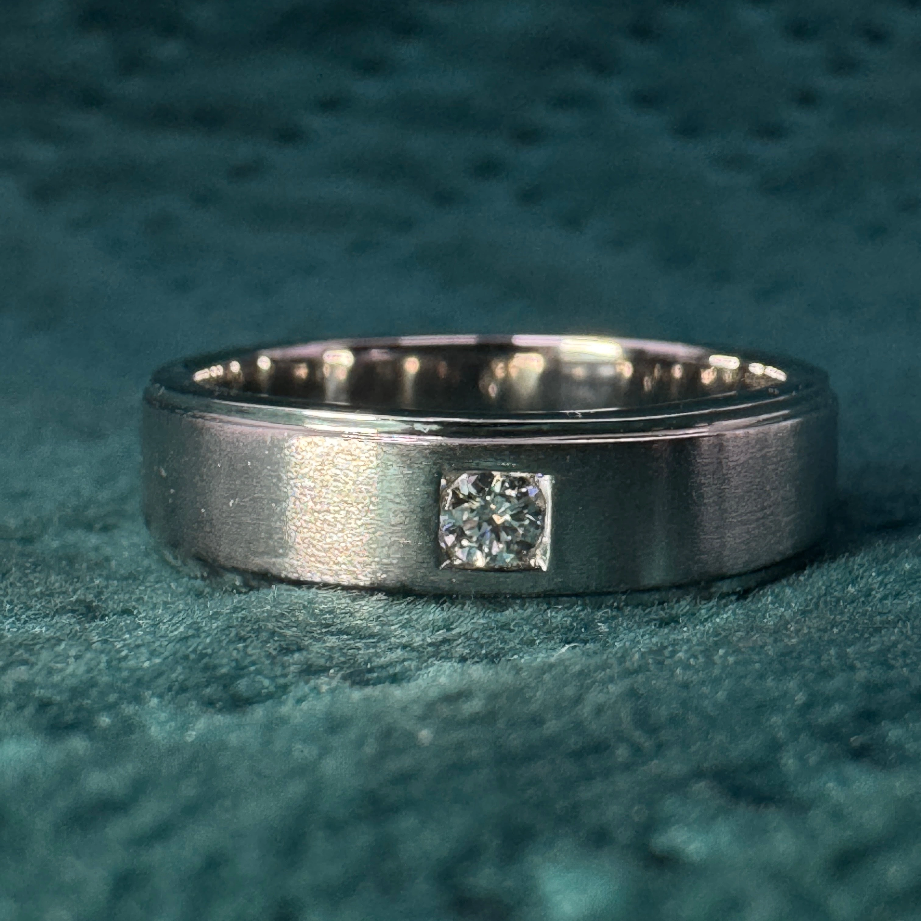 Luxury 0.08 CT Round Brilliant Diamond Ring in 9k White Gold for Women