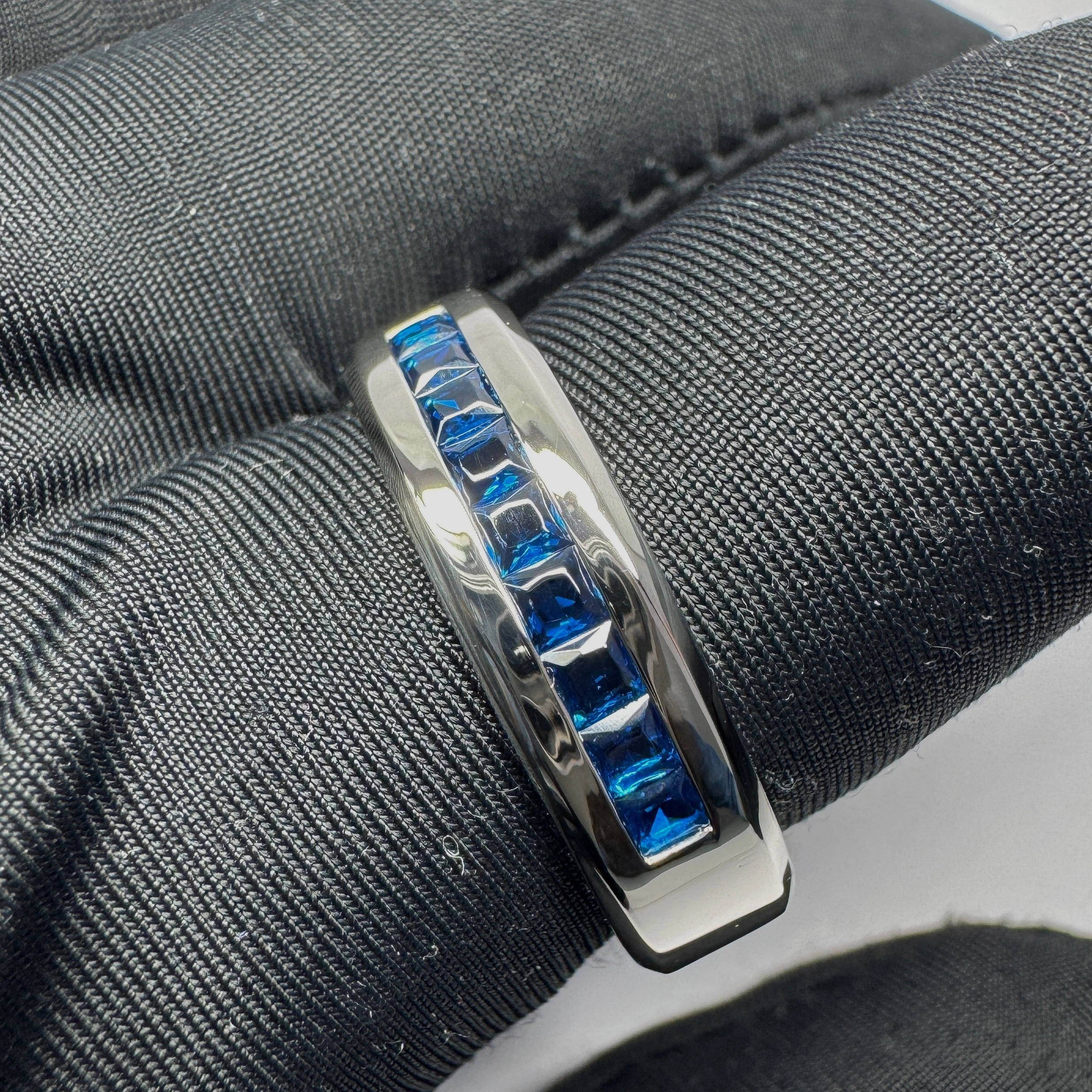 PT950 Platinum Princess-Cut Lab-Grown Diamond Ring view 9