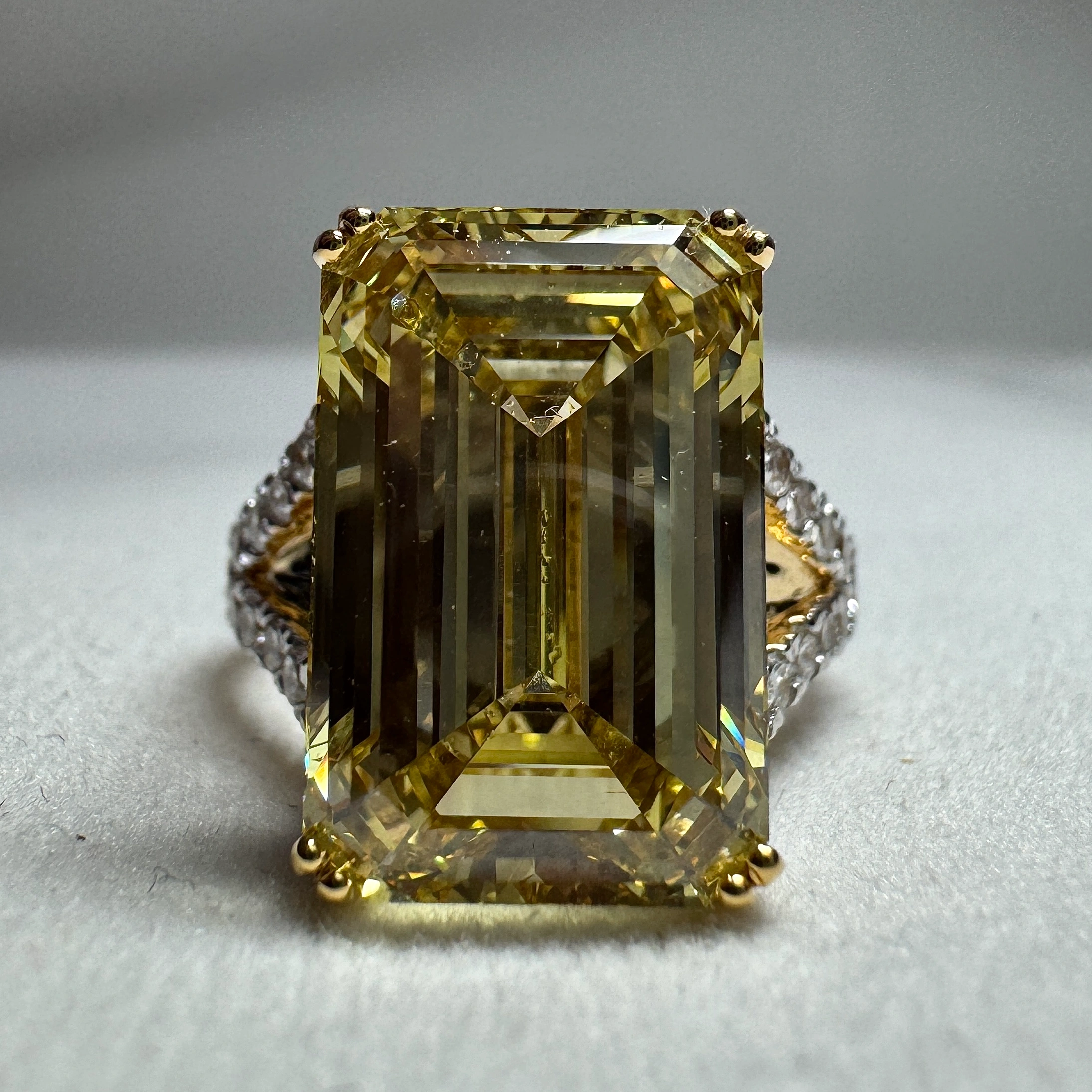 10.92 CT Lab Grown Emerald & Round Diamond Engagement Ring in 18KT Yellow Gold (4.05g)