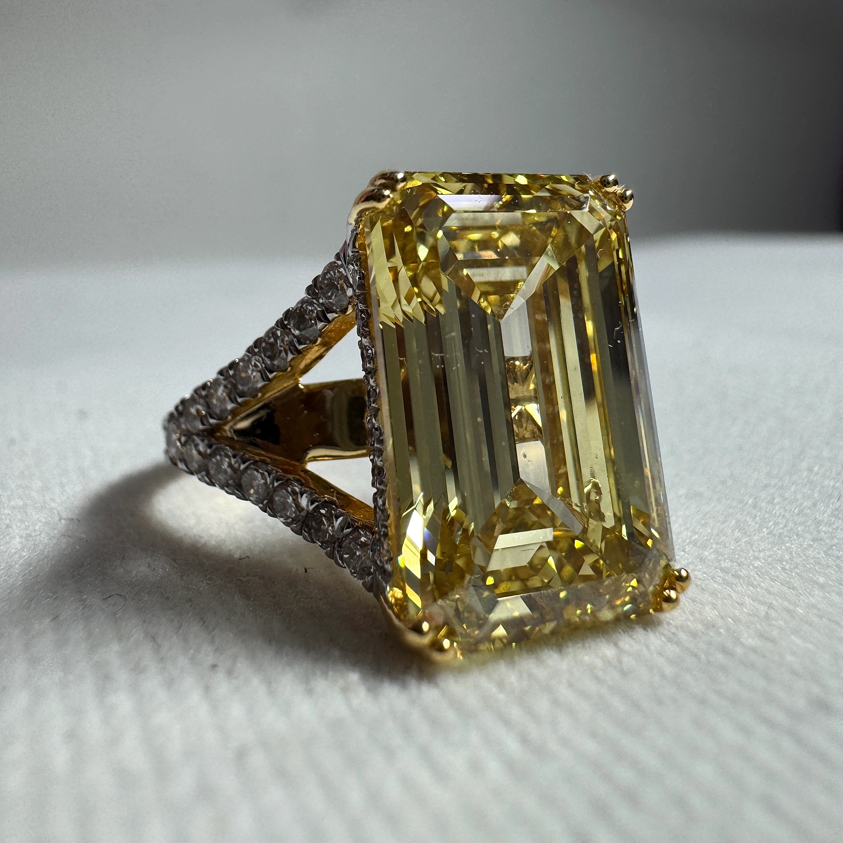 10.92 CT Lab Grown Emerald & Round Diamond Engagement Ring in 18KT Yellow Gold (4.05g) view 7