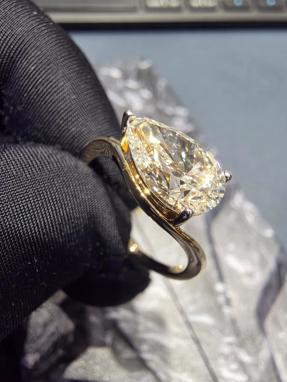 2.50 CT Pear Cut Solitaire Ring in 14K Yellow Gold