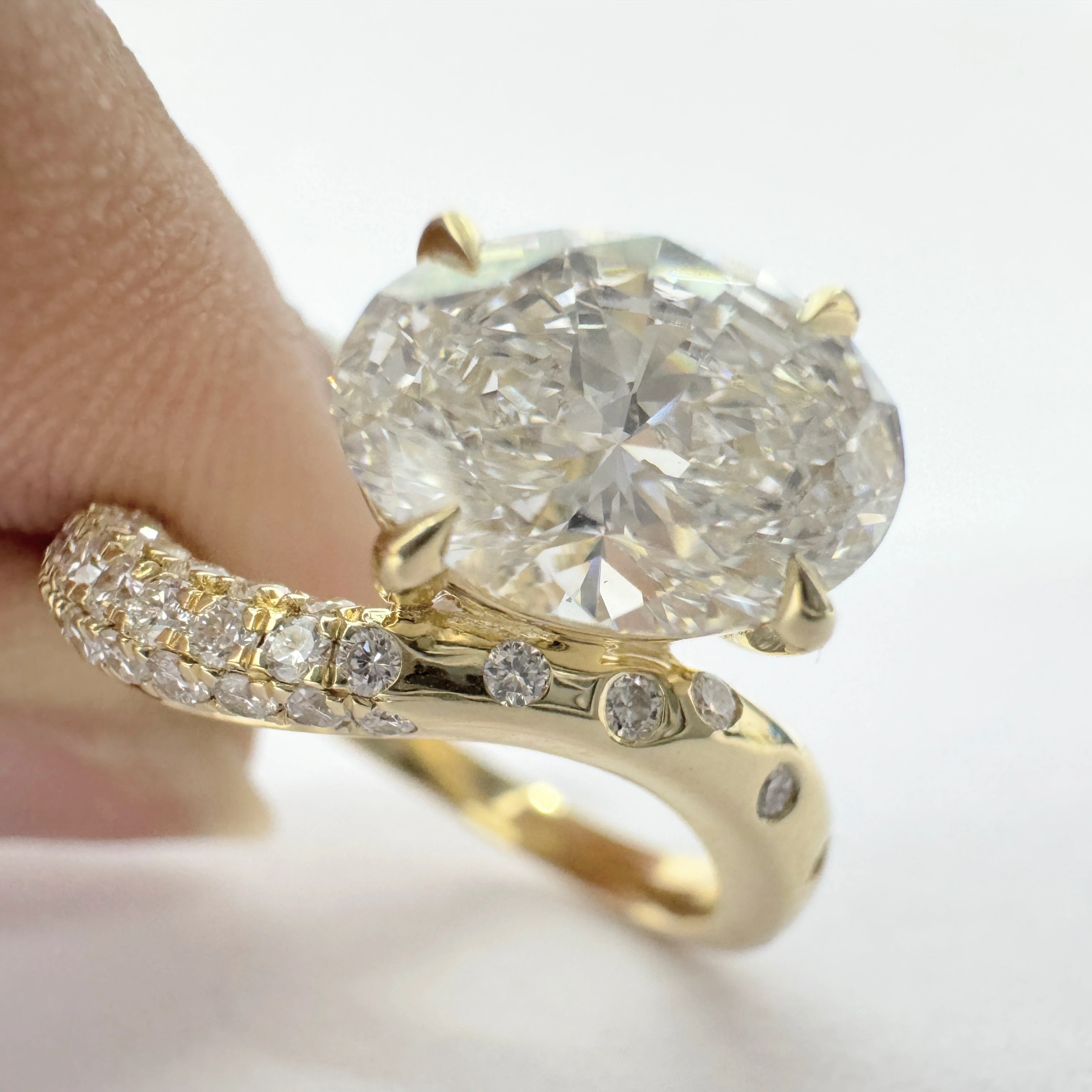 East-West Oval & Pavé Wave Ring in Yellow Gold view 7
