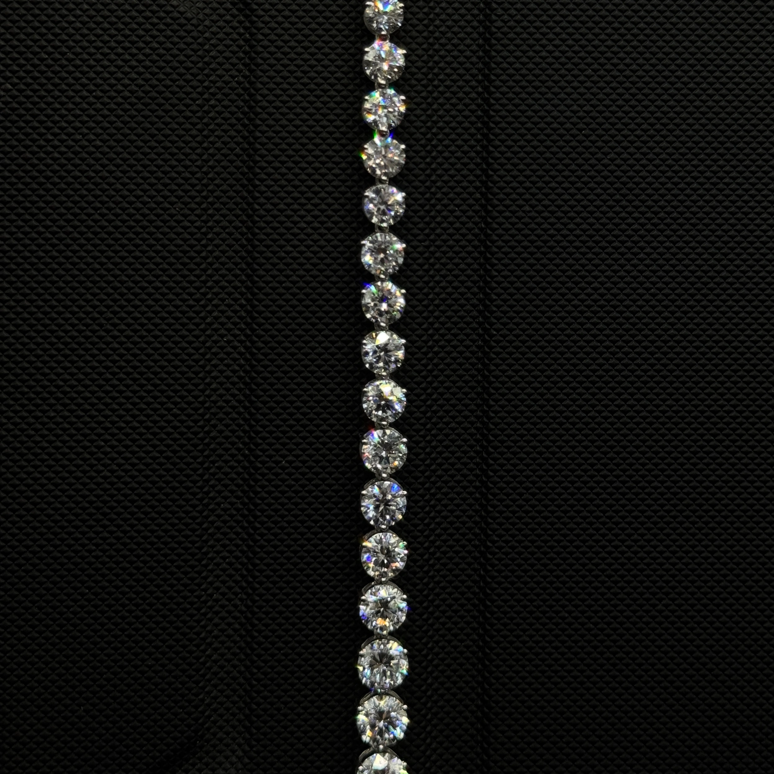 Exquisite 30.63 CT Round Brilliant Lab Grown Diamond Necklace in PT950 Platinum for Women view 3