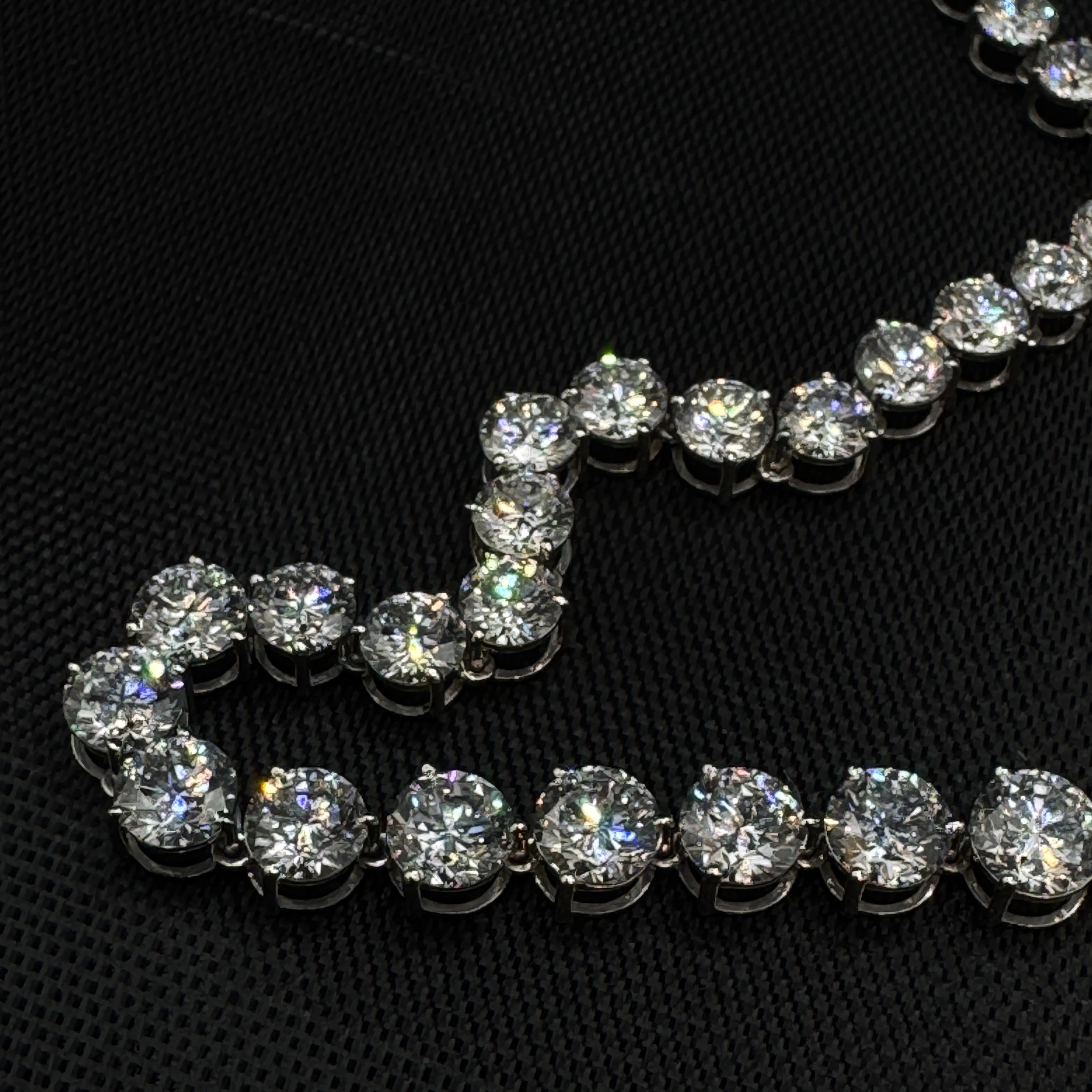 Exquisite 30.63 CT Round Brilliant Lab Grown Diamond Necklace in PT950 Platinum for Women view 5