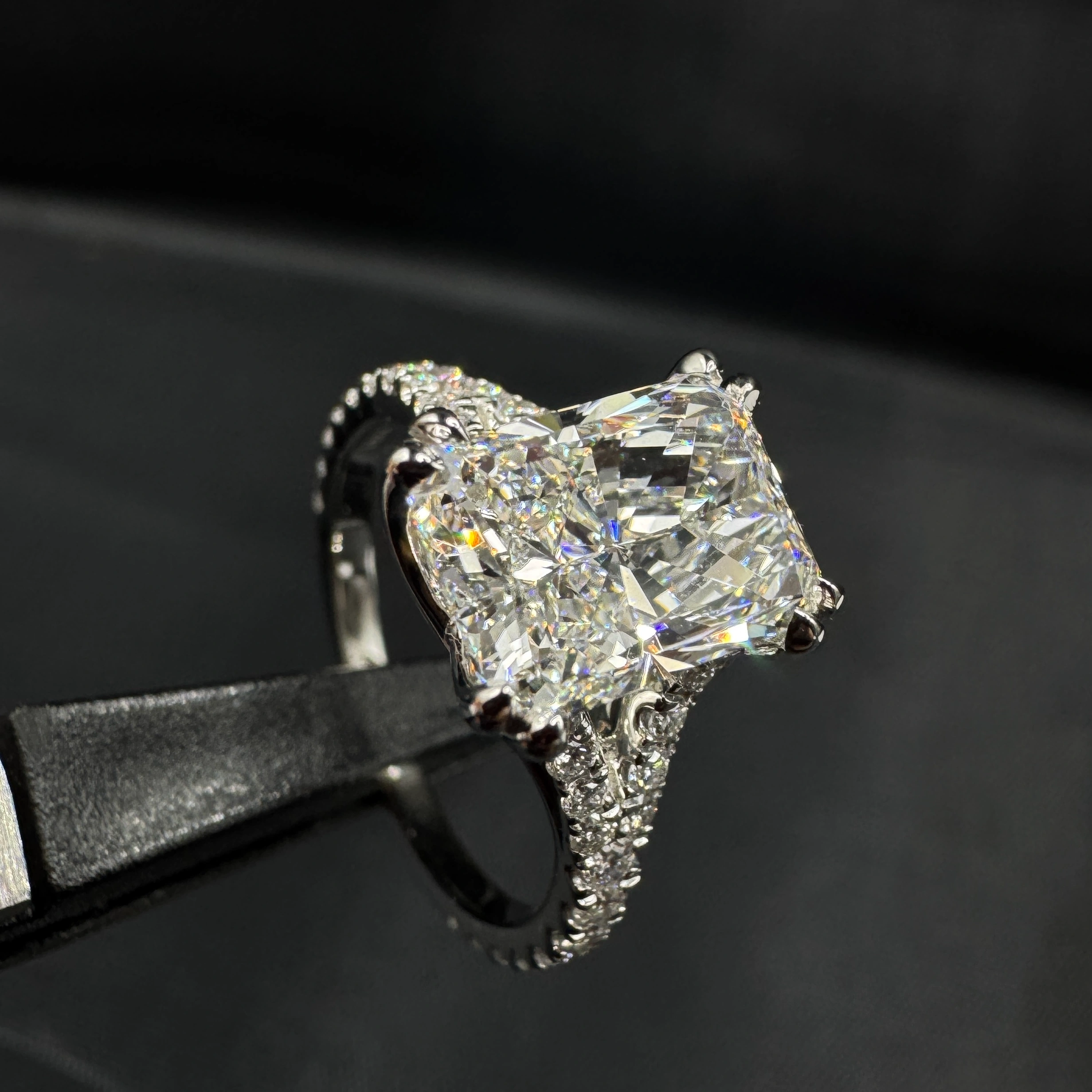 Exquisite 3.57 CT Radiant Lab Grown Diamond Ring in PT950 Platinum for Women view 7