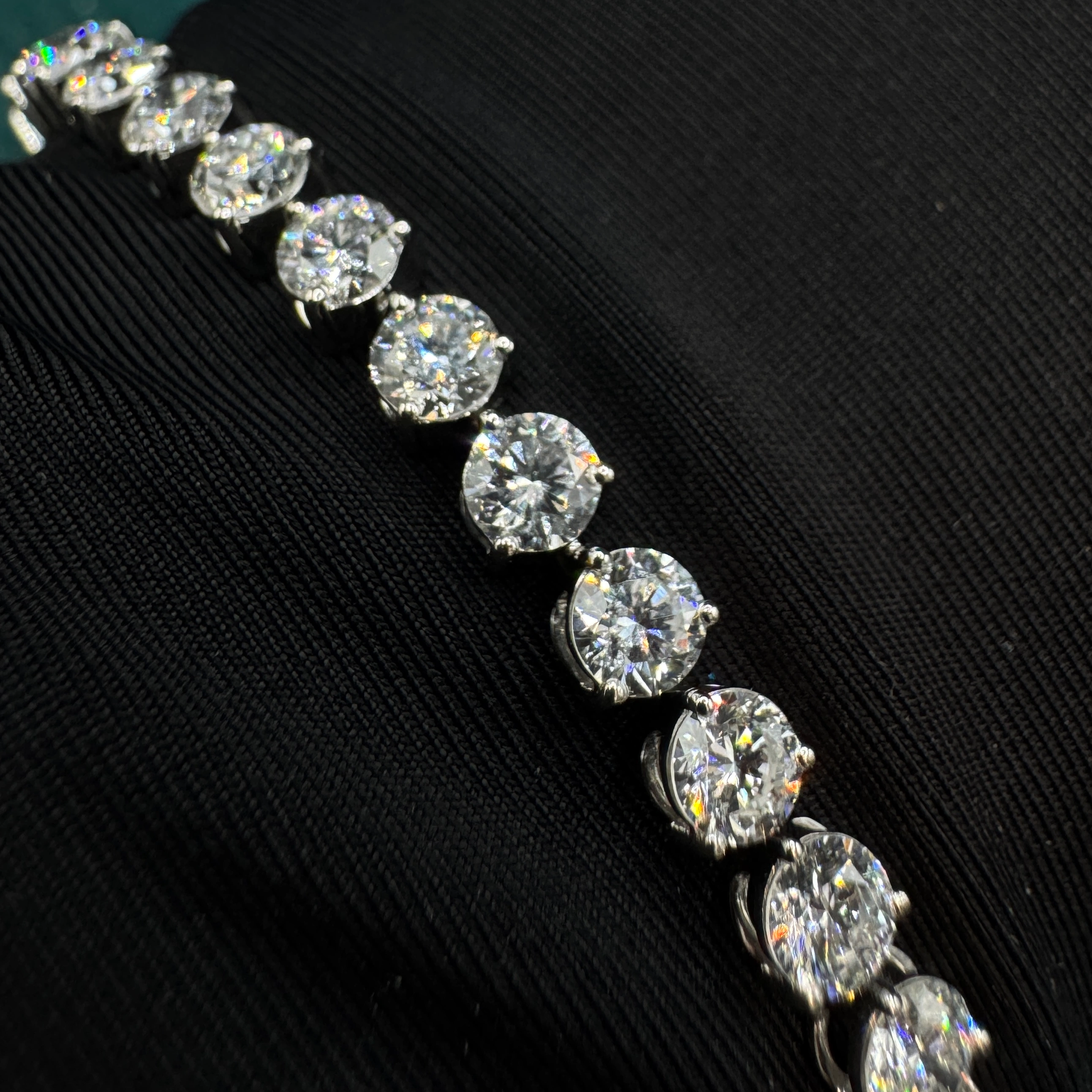 Exquisite 7.72 CT Round Brilliant Lab Grown Diamond Bracelet in PT950 Platinum for Women view 7