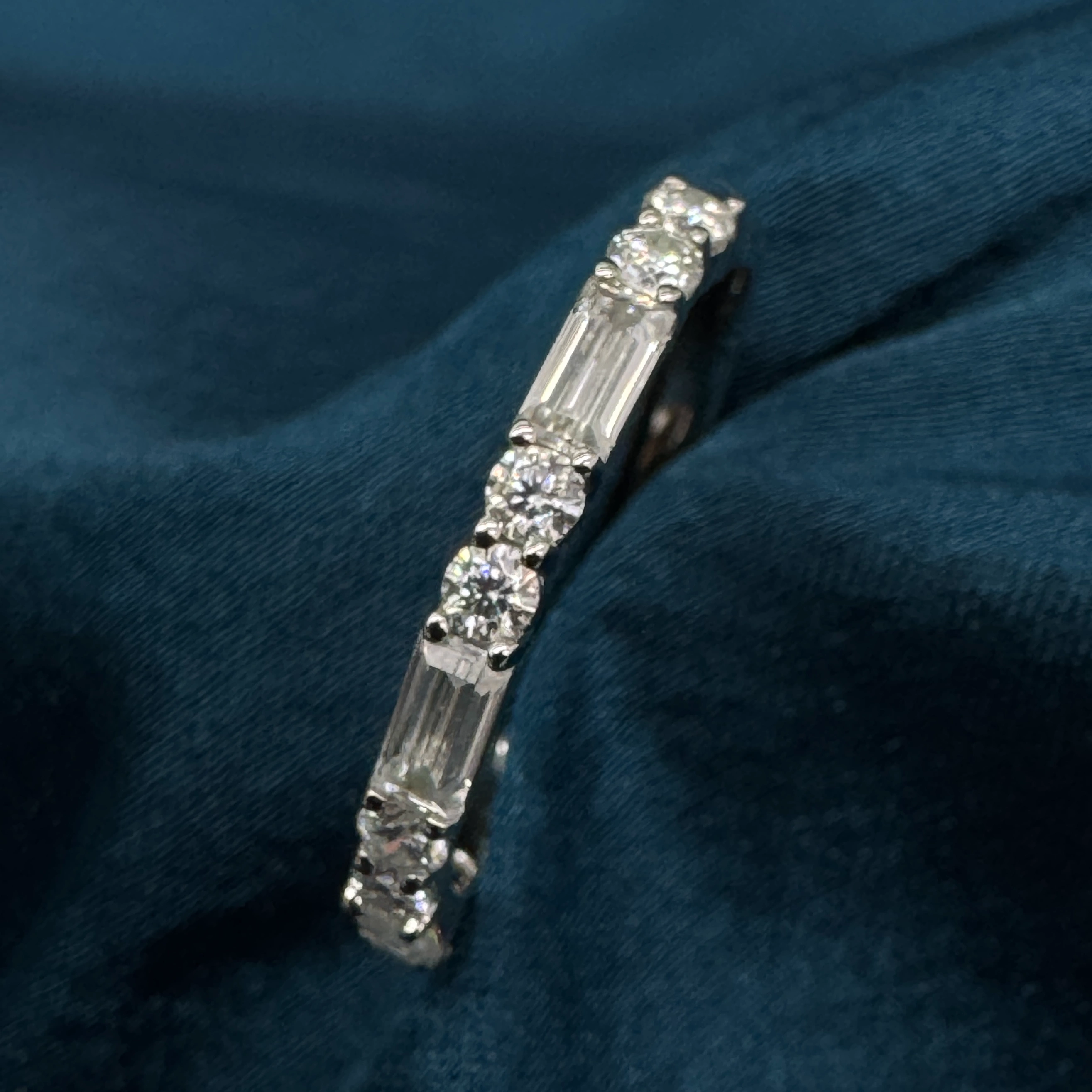 Luxury 0.62 CT Round & Baguette Diamond Ring in PT950 Platinum for Women