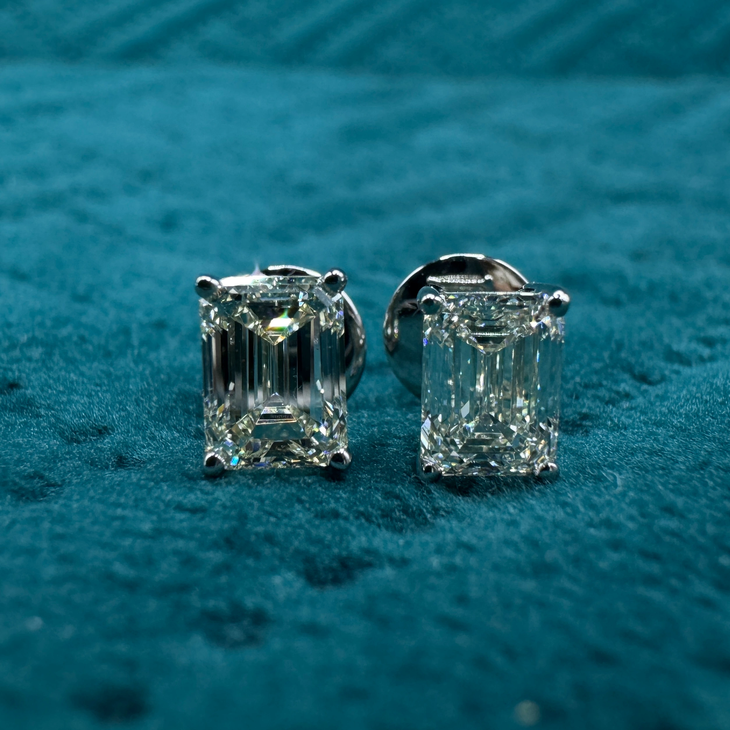 Luxury 2.00 CT Emerald Cut Diamond Stud Earrings in PT950 Platinum