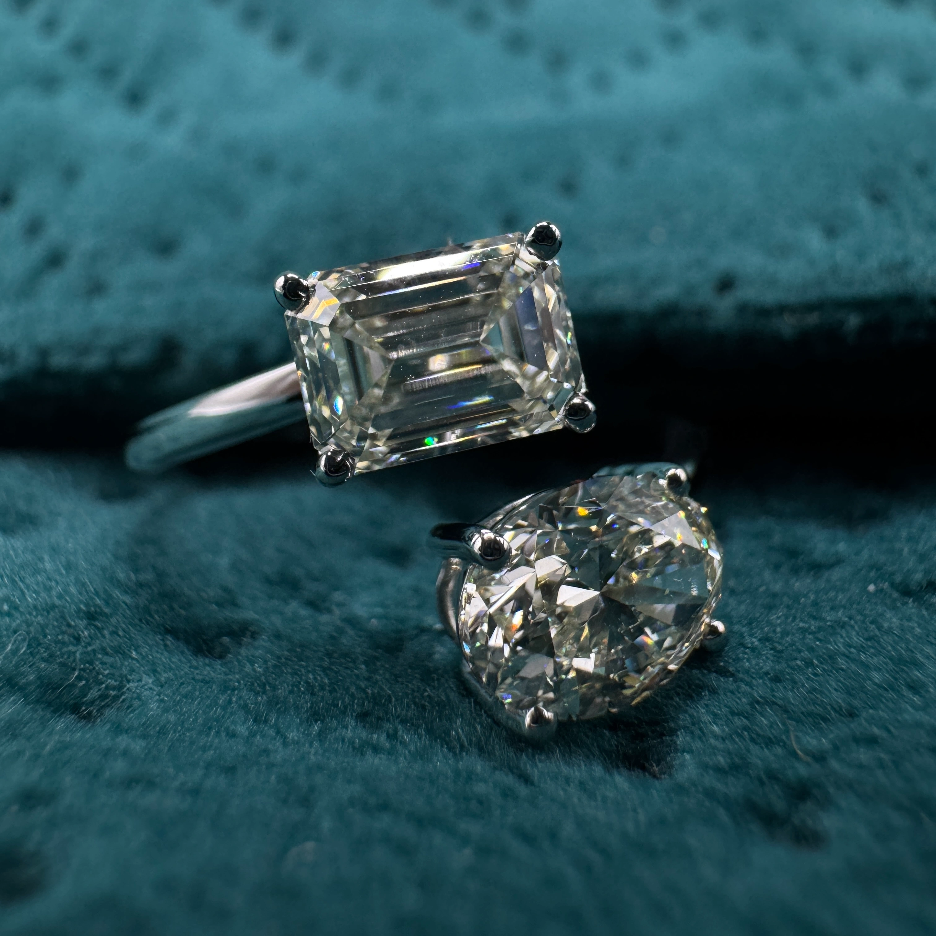 Luxury 2.00 CT Oval & Emerald Diamond Ring in PT950 Platinum view 3