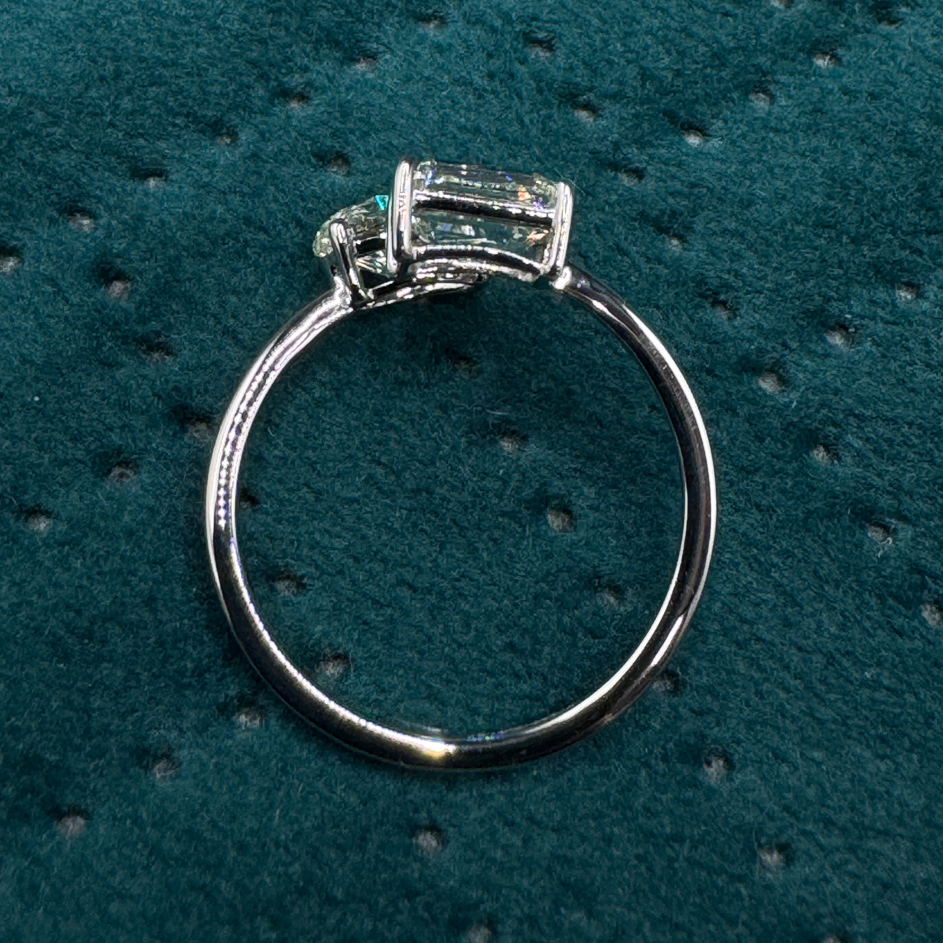 Luxury 2.00 CT Oval & Emerald Diamond Ring in PT950 Platinum view 4