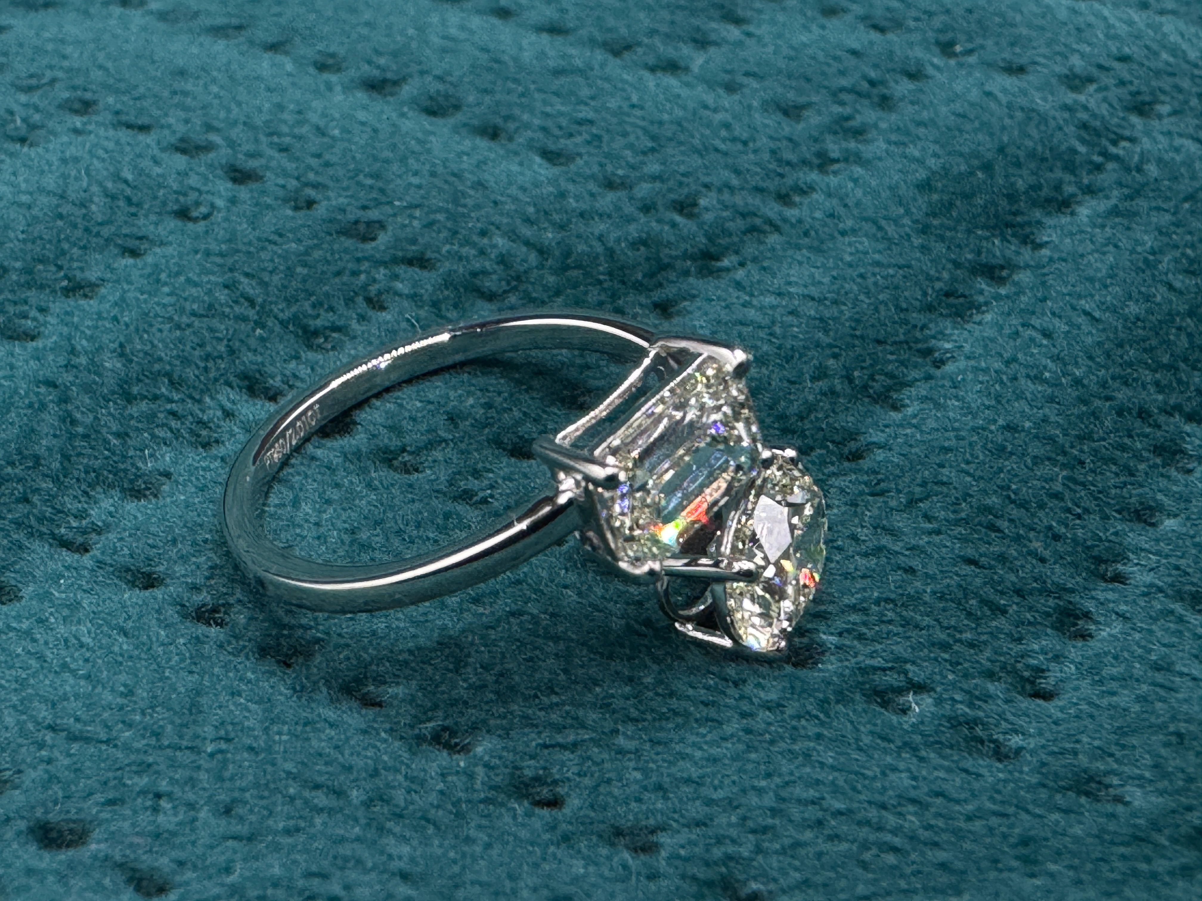 Luxury 2.00 CT Oval & Emerald Diamond Ring in PT950 Platinum view 5