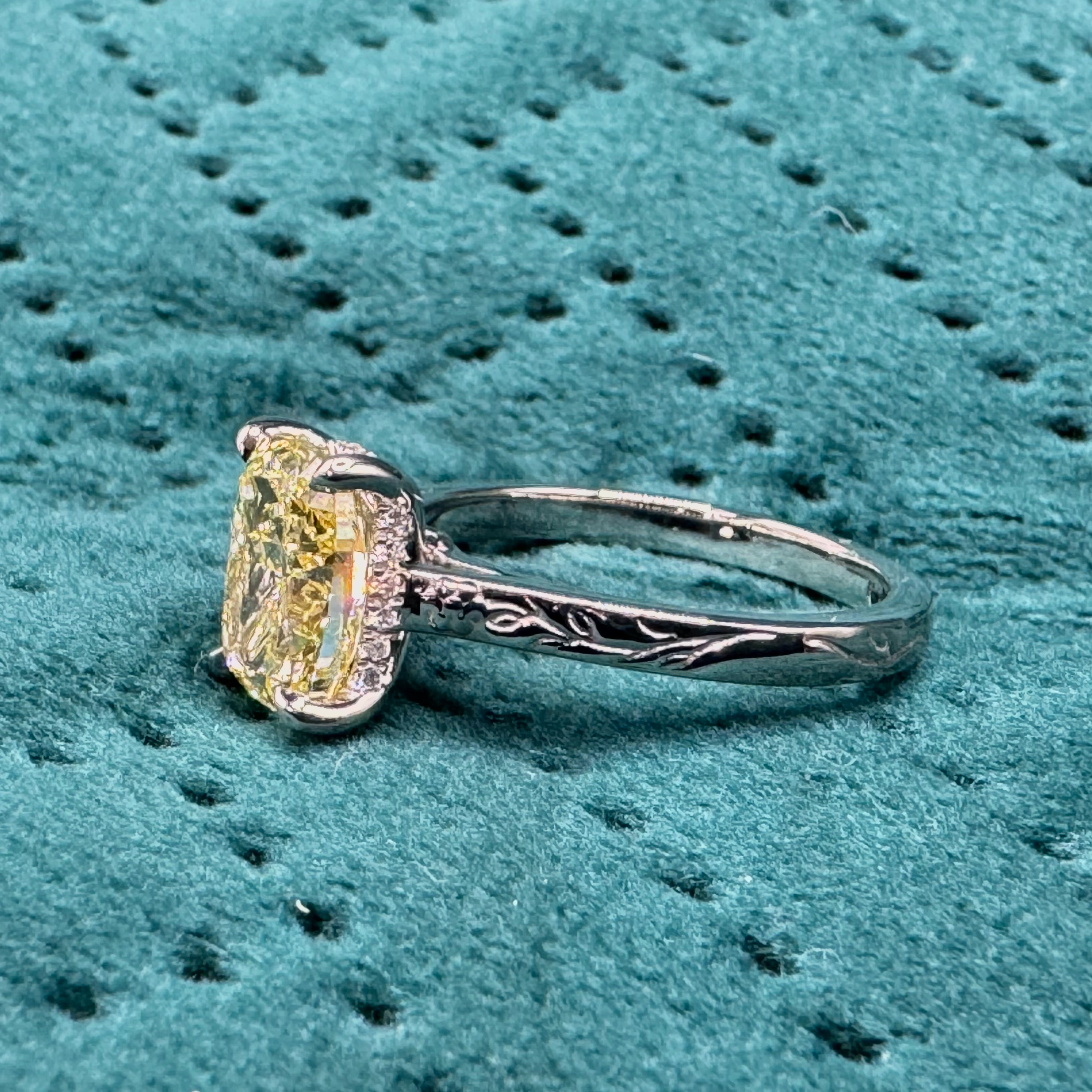 Luxury 2.07 CT Fancy Yellow Cushion Diamond Ring in PT950 Platinum for Women view 6