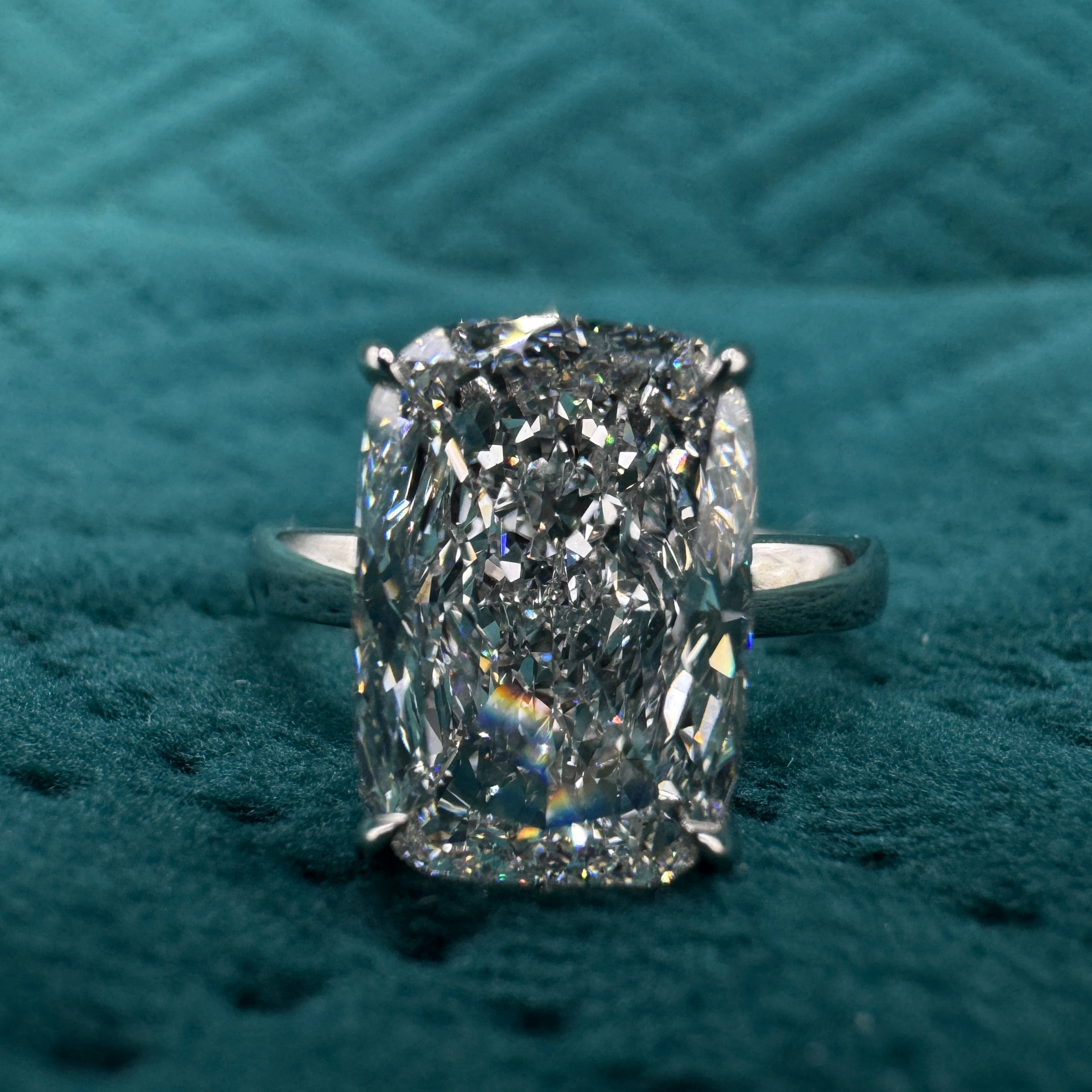 Luxury 5.12 CT Long Cushion Diamond Ring in PT950 Platinum for Women view 3