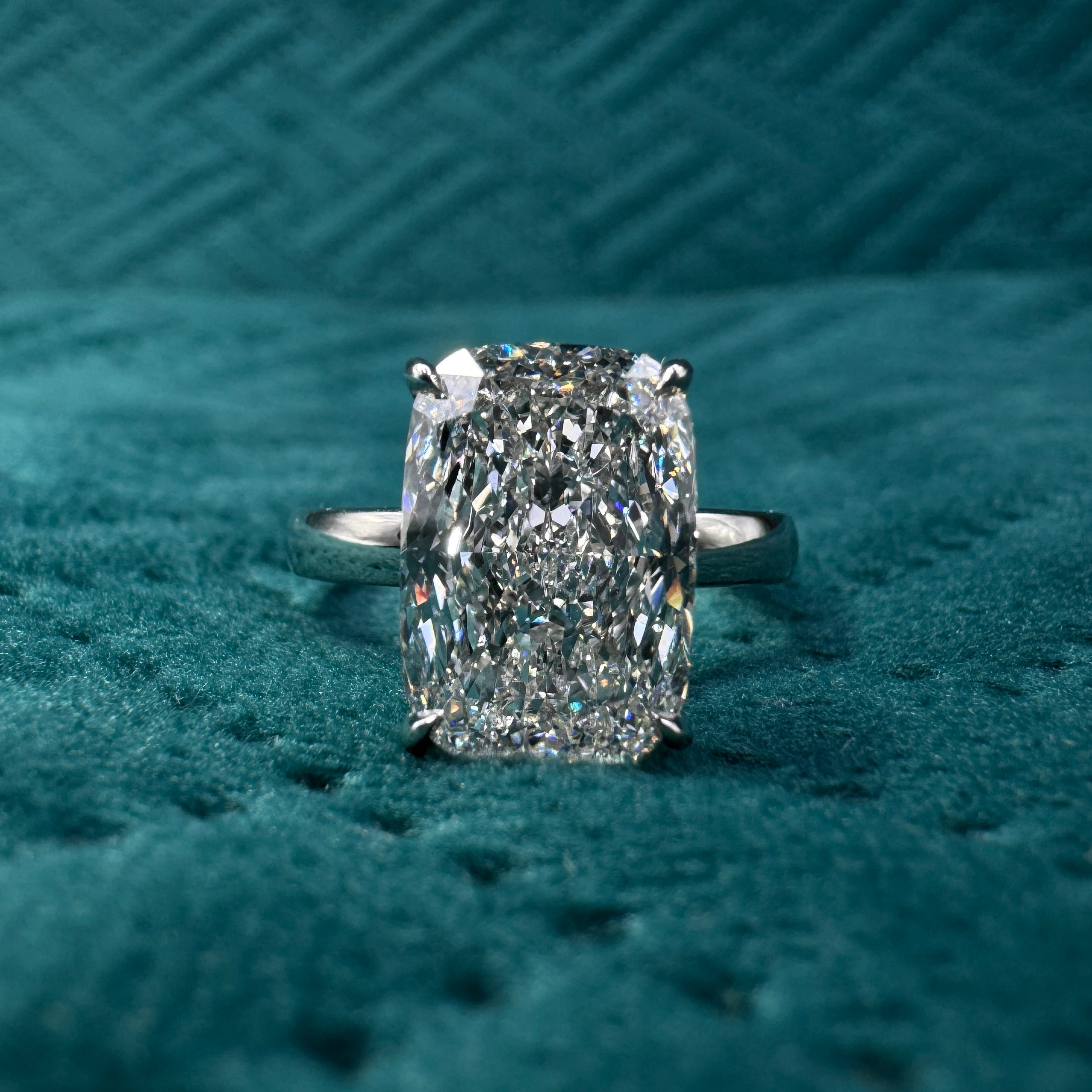 Luxury 5.12 CT Long Cushion Diamond Ring in PT950 Platinum for Women