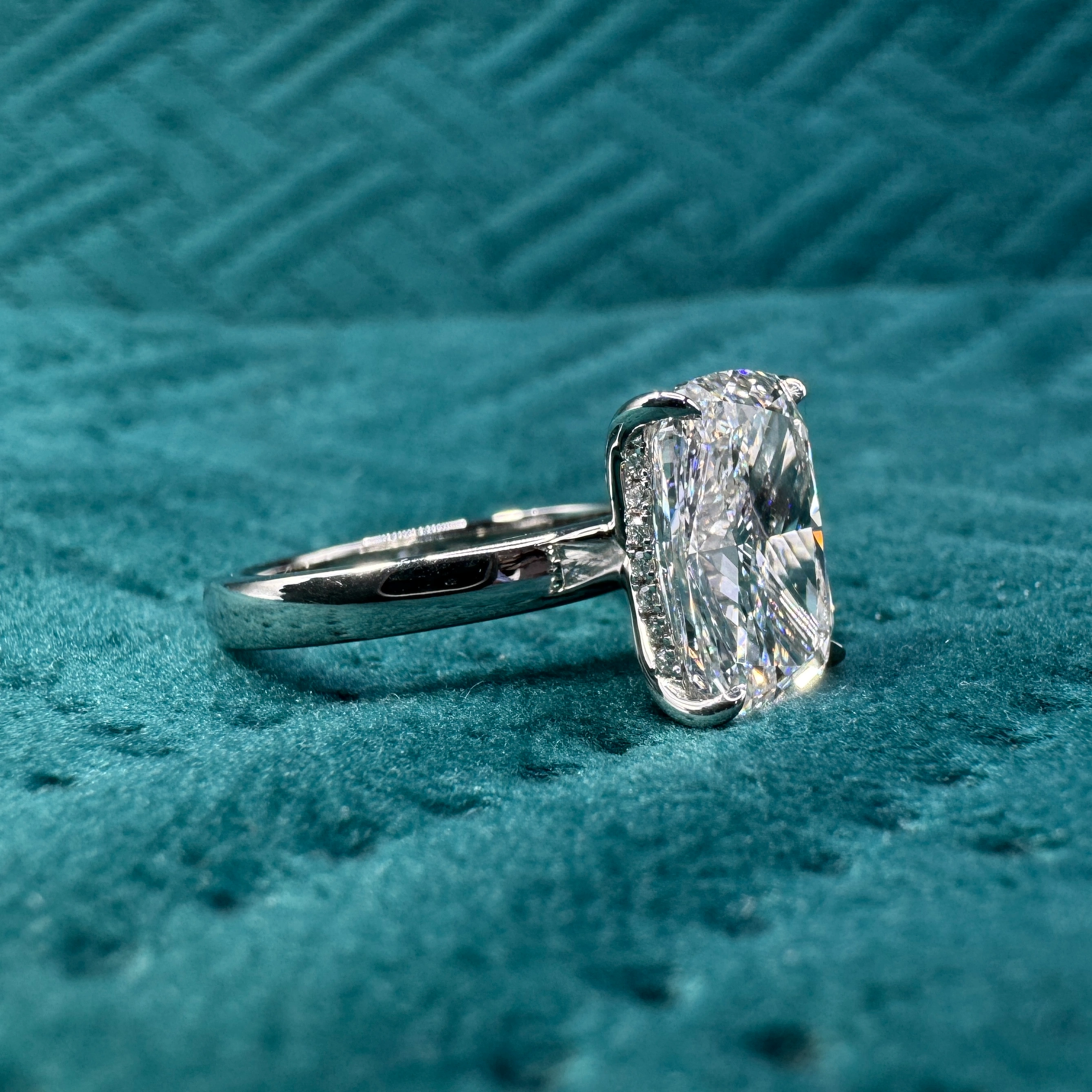 Luxury 5.12 CT Long Cushion Diamond Ring in PT950 Platinum for Women view 4