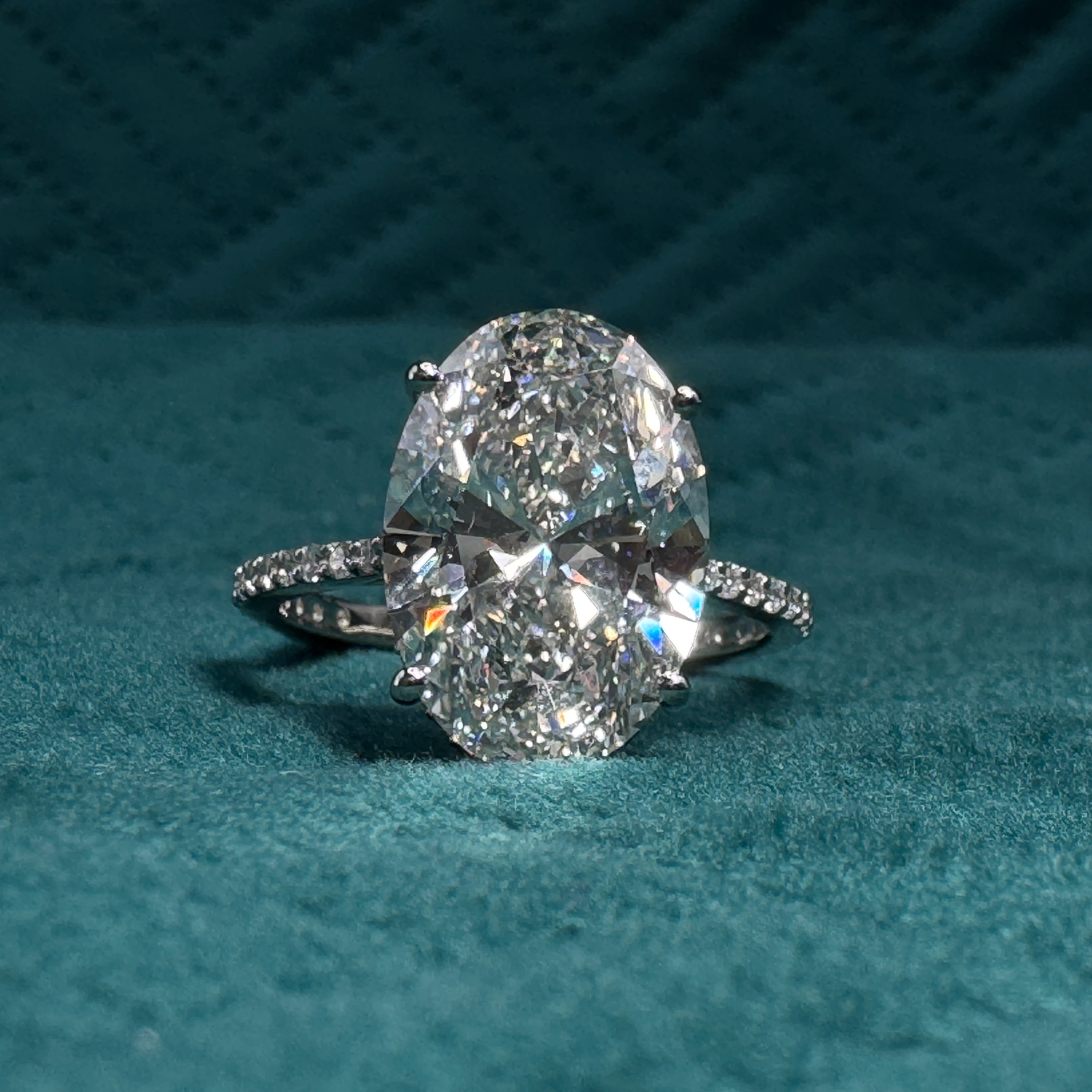 Luxury 7.52 CT Oval Diamond Ring in PT950 Platinum for Women view 3
