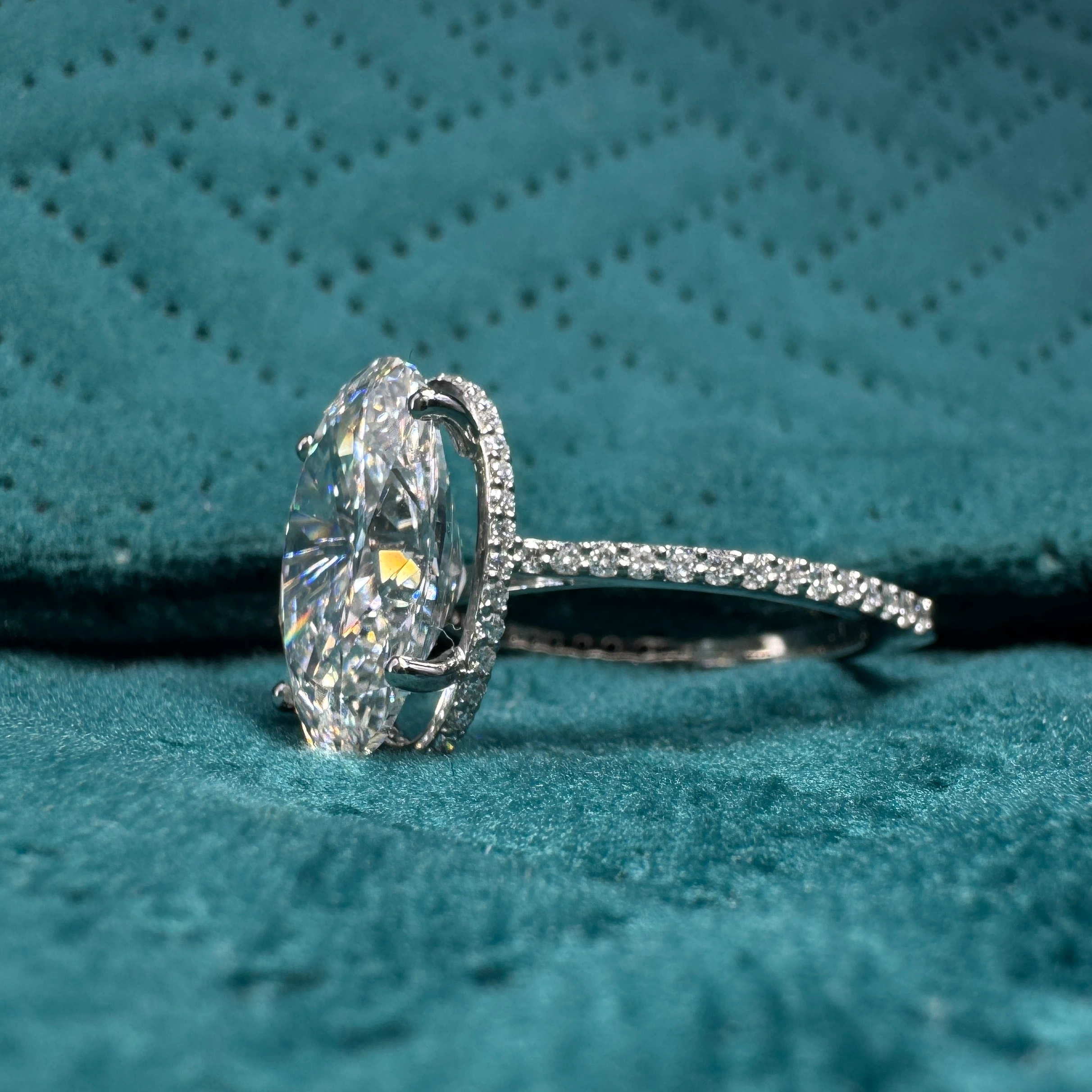 Luxury 7.52 CT Oval Diamond Ring in PT950 Platinum for Women view 5