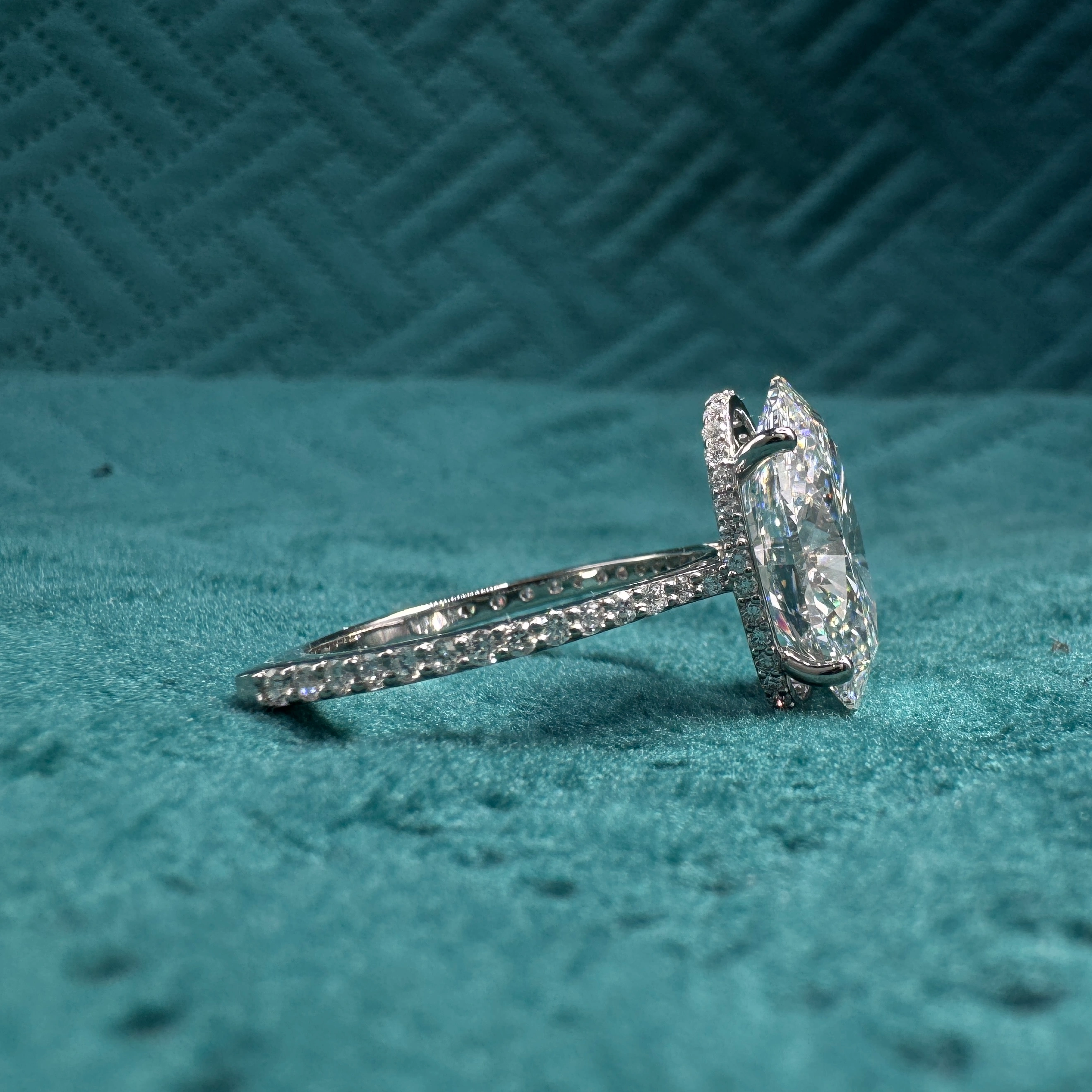 Luxury 7.52 CT Oval Diamond Ring in PT950 Platinum for Women view 6