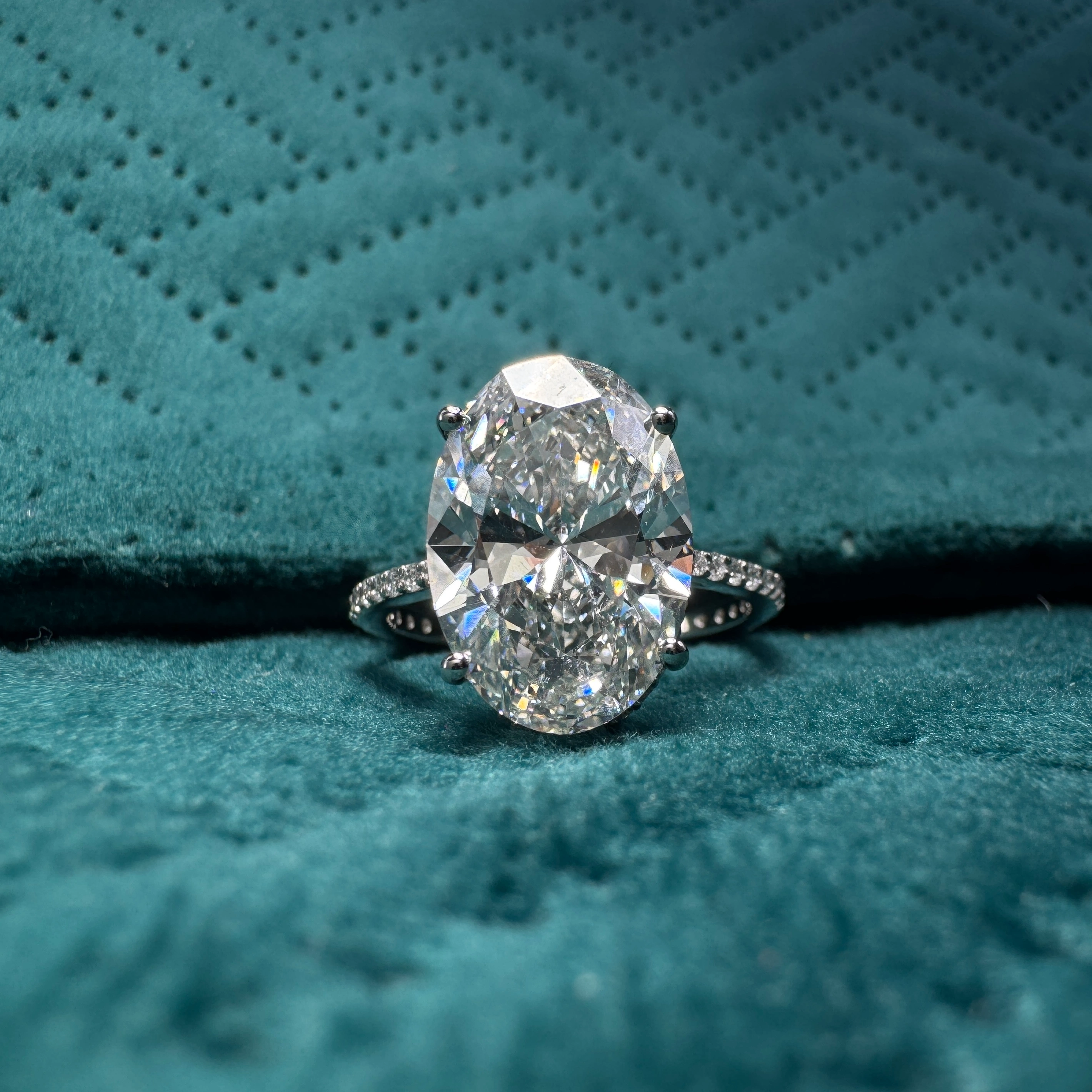 Luxury 7.52 CT Oval Diamond Ring in PT950 Platinum for Women