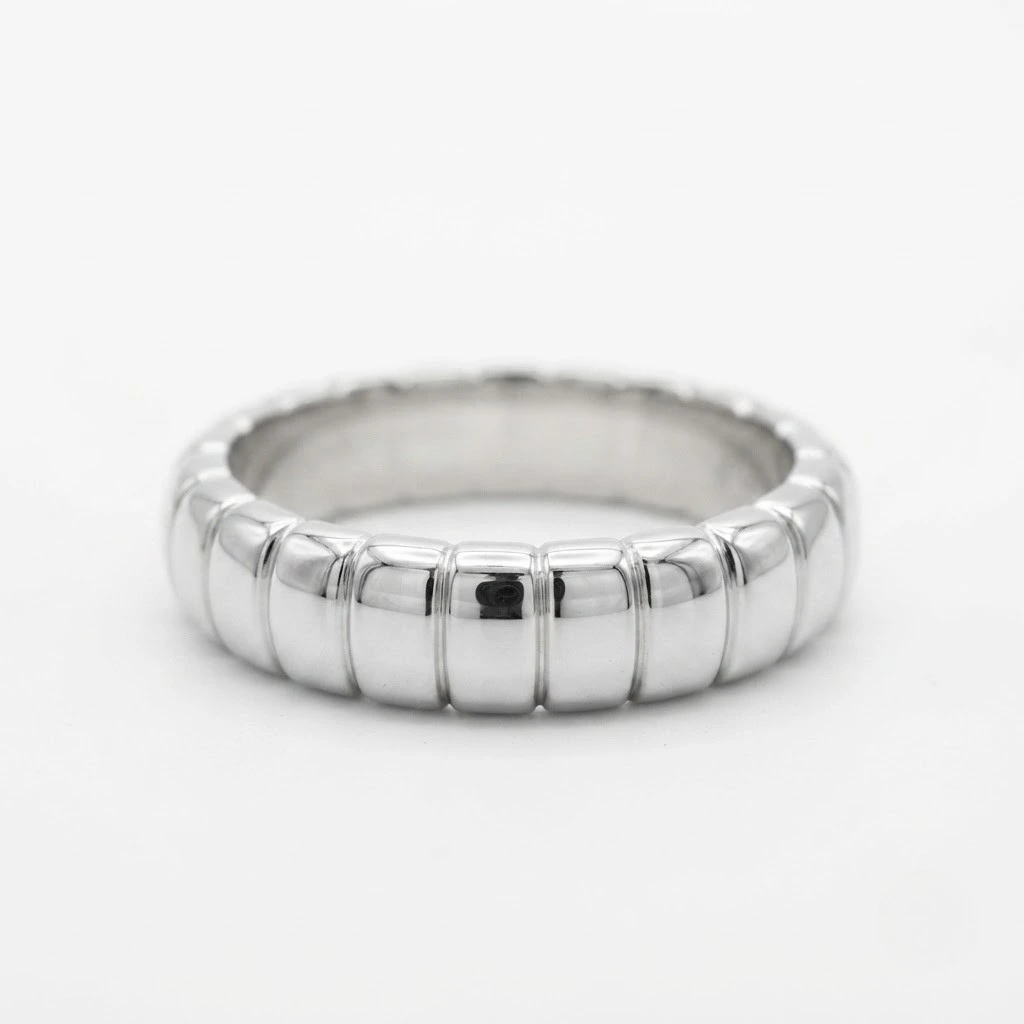 PT950 Platinum Band | Elegant Fine Jewelry view 3