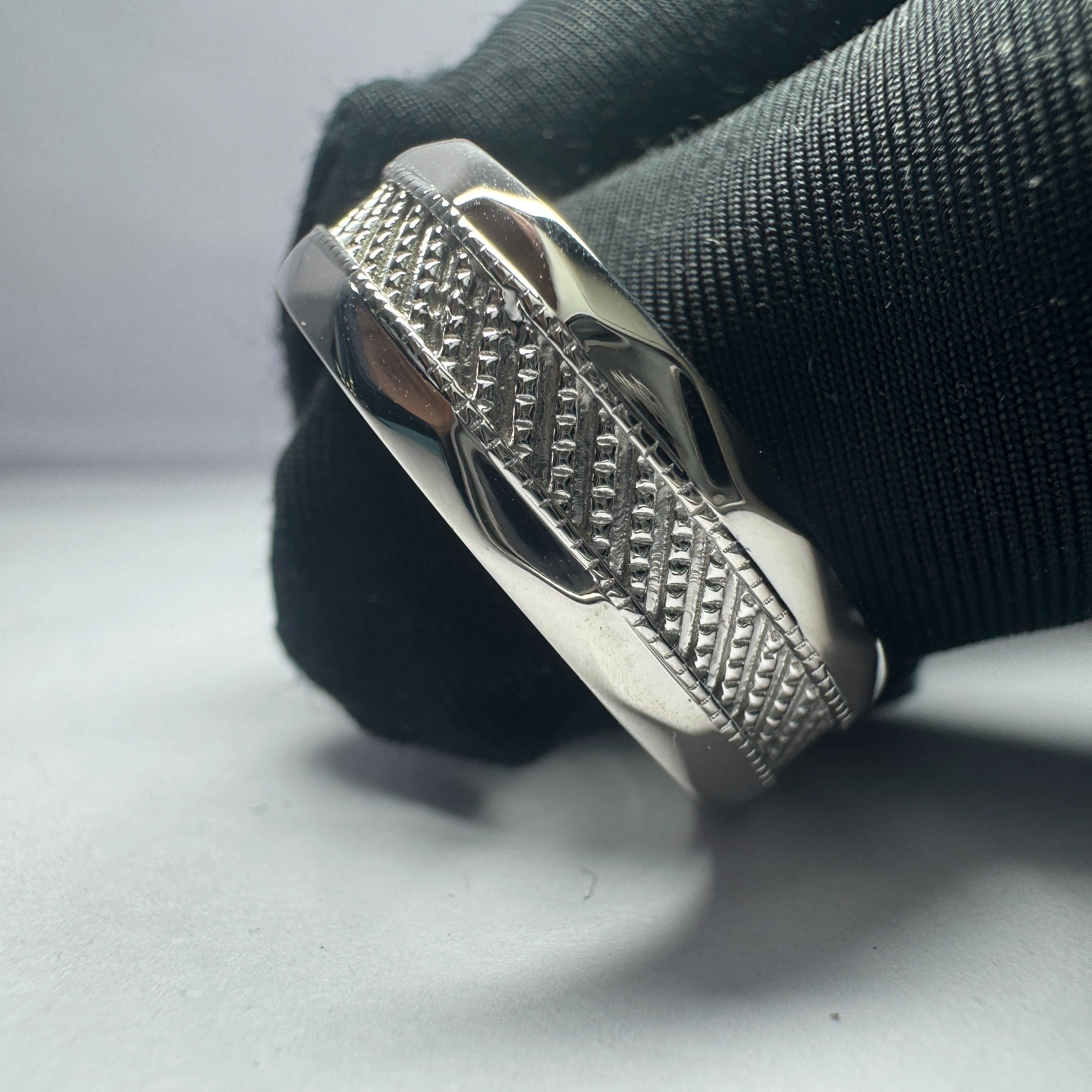 PT950 Platinum Ring for Engraved Pattern Luxury Jewelry view 8