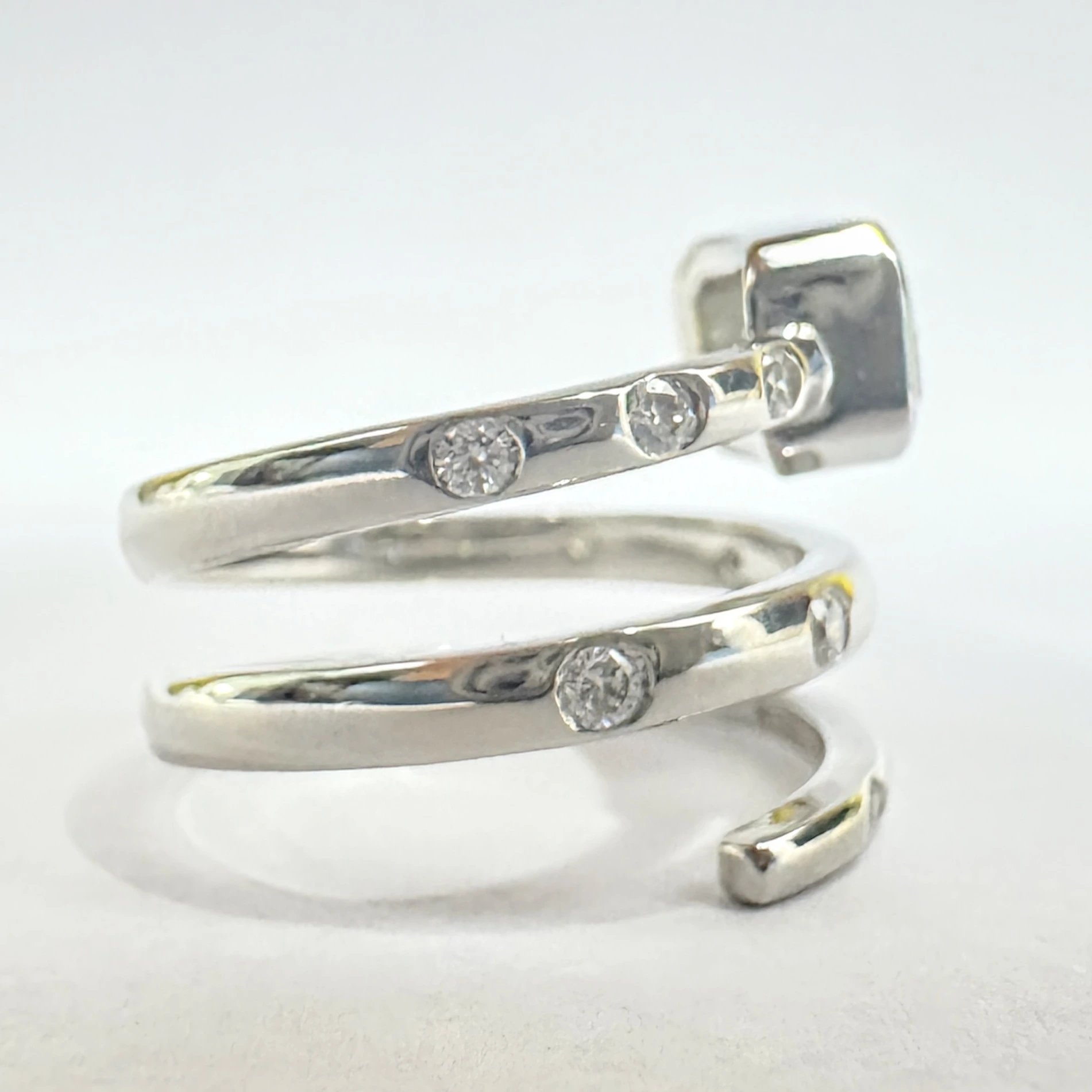 Radiant & Round Lab Grown Diamond Bezel Spiral Wrap Ring | PT950 Platinum | IGI Certified view 5