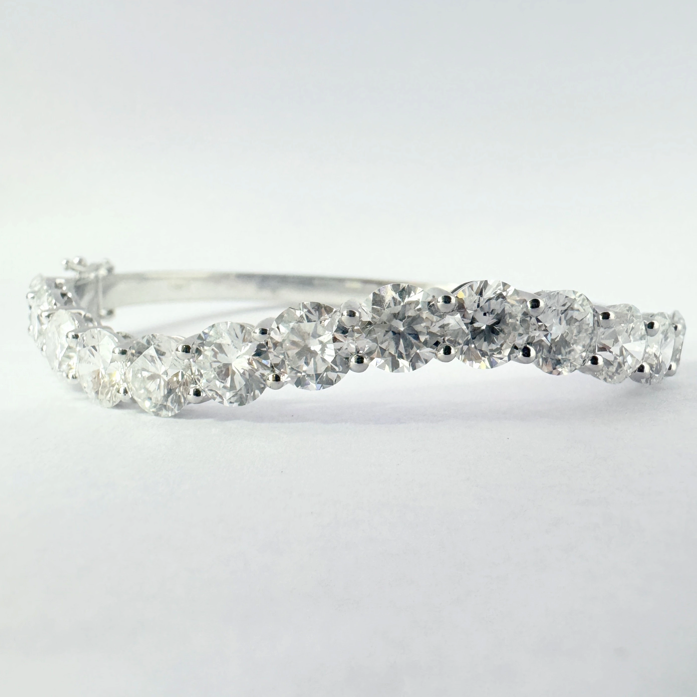 Round Cut Lab Grown Diamond Curve Bangle Bracelet in PT950 Platinum view 3